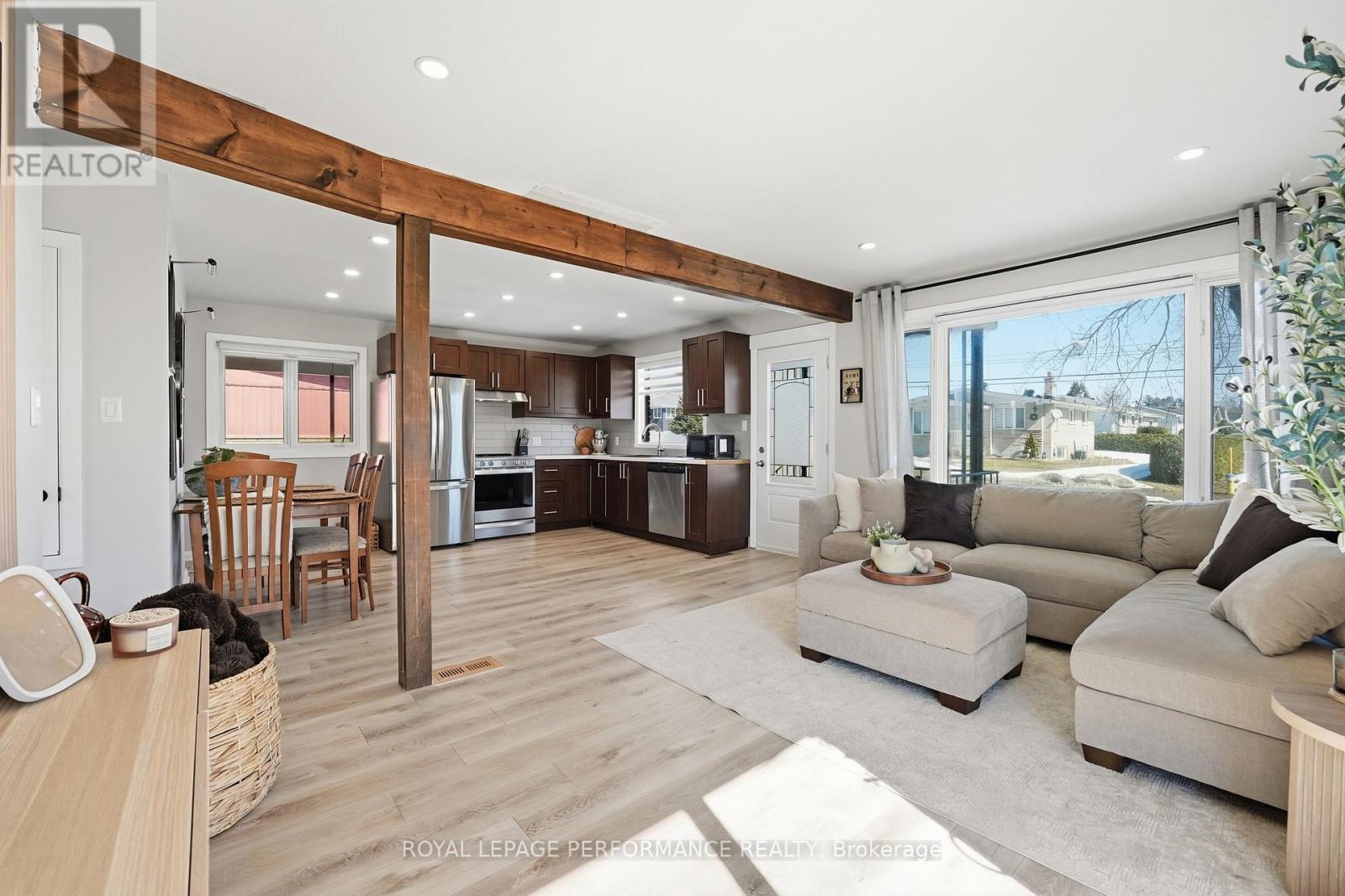 990 Laviolette Street