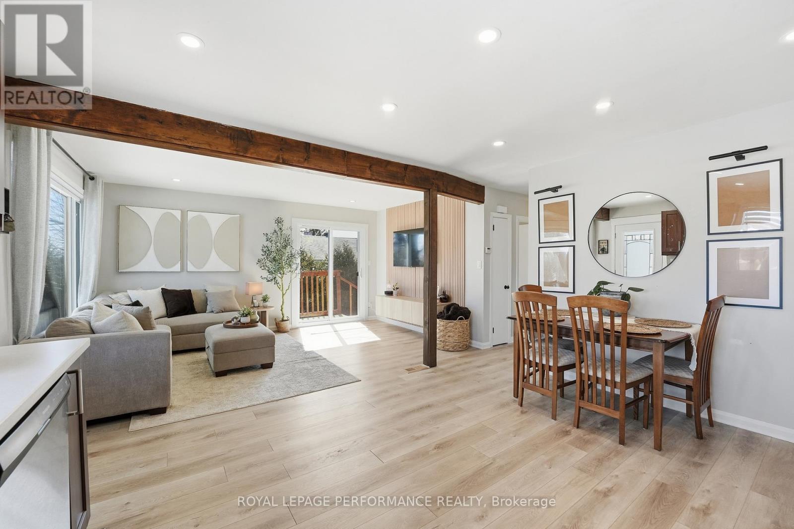 990 Laviolette Street