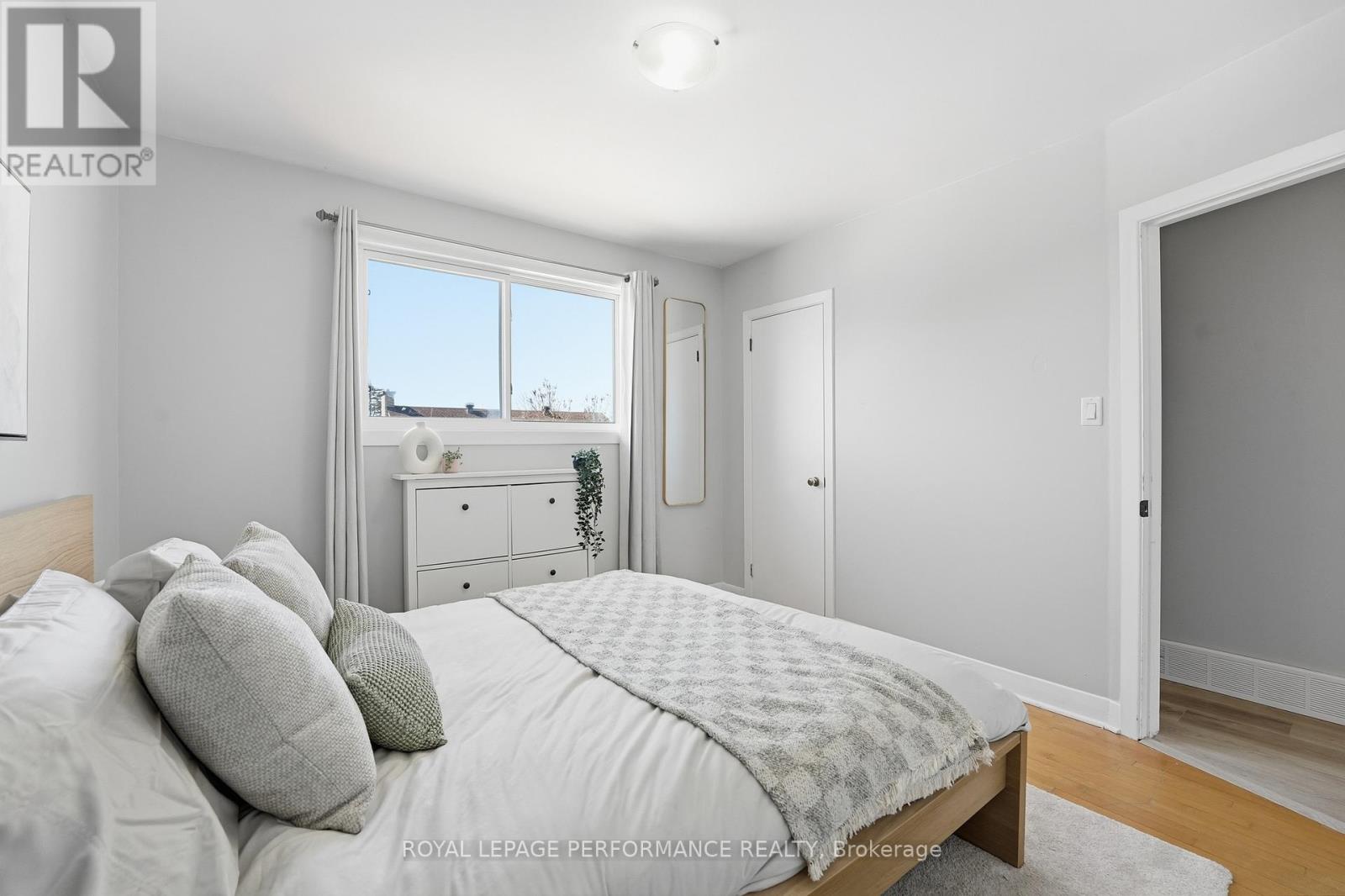 990 Laviolette Street