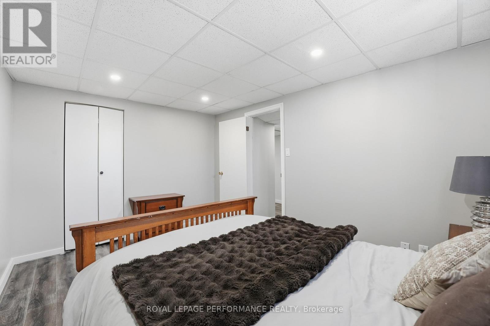 990 Laviolette Street