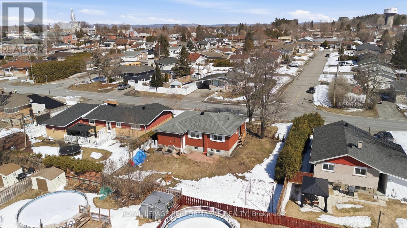 990 Laviolette Street