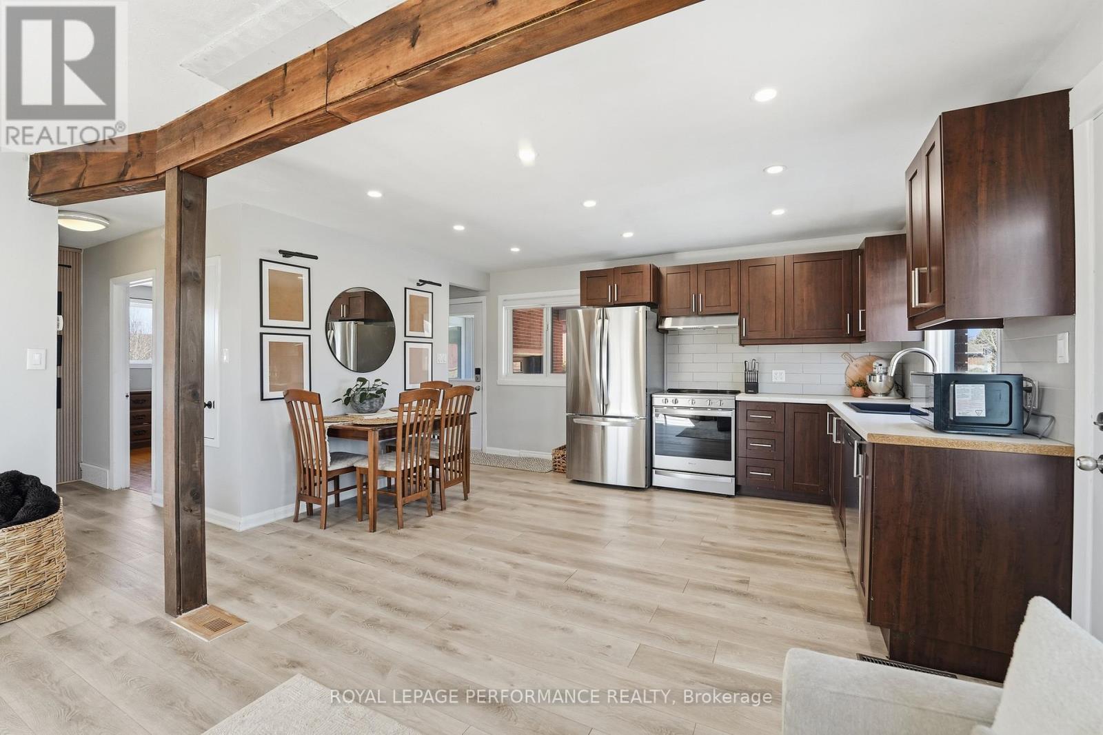 990 Laviolette Street