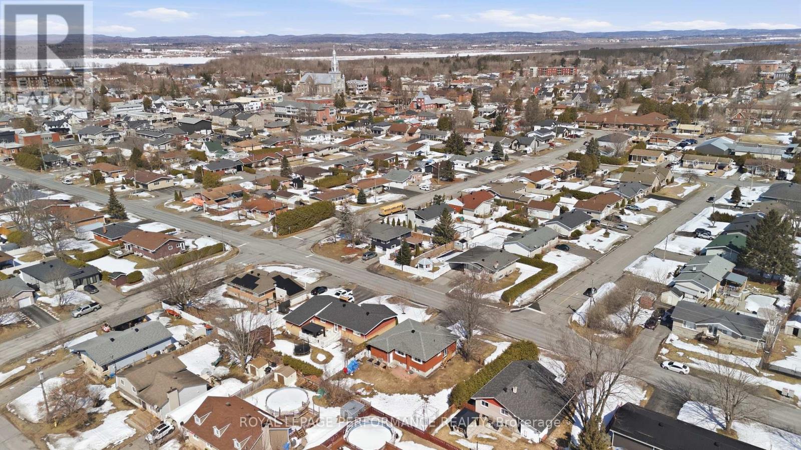 990 Laviolette Street