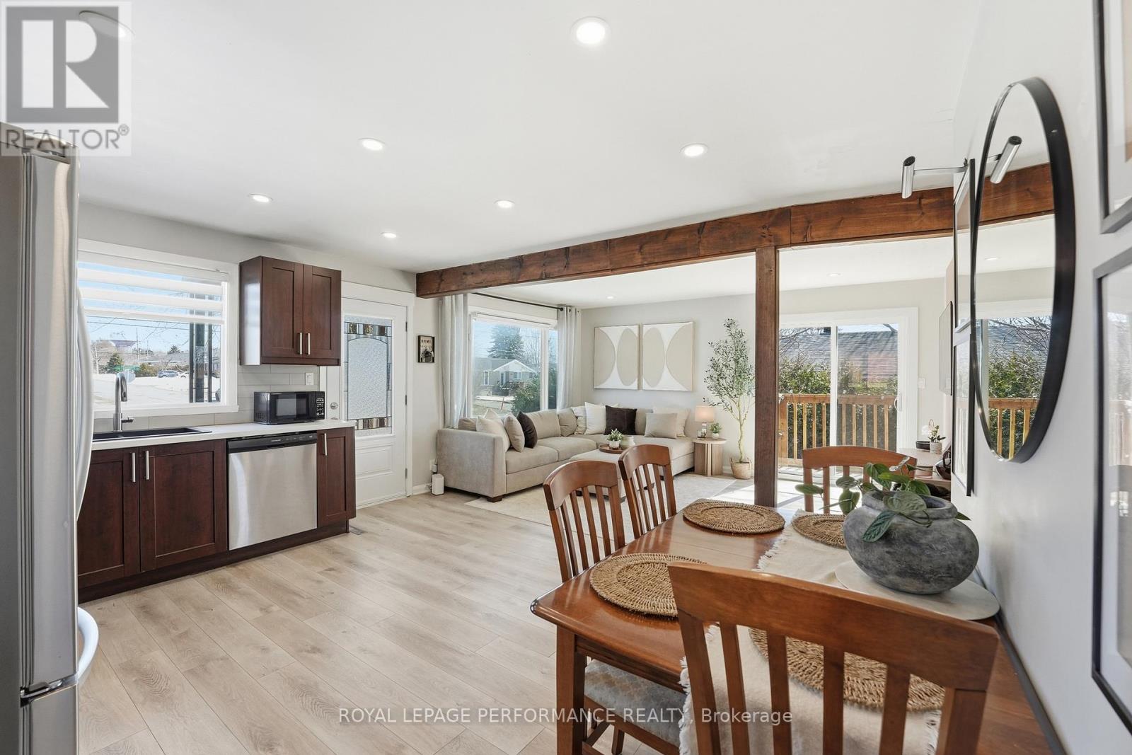 990 Laviolette Street