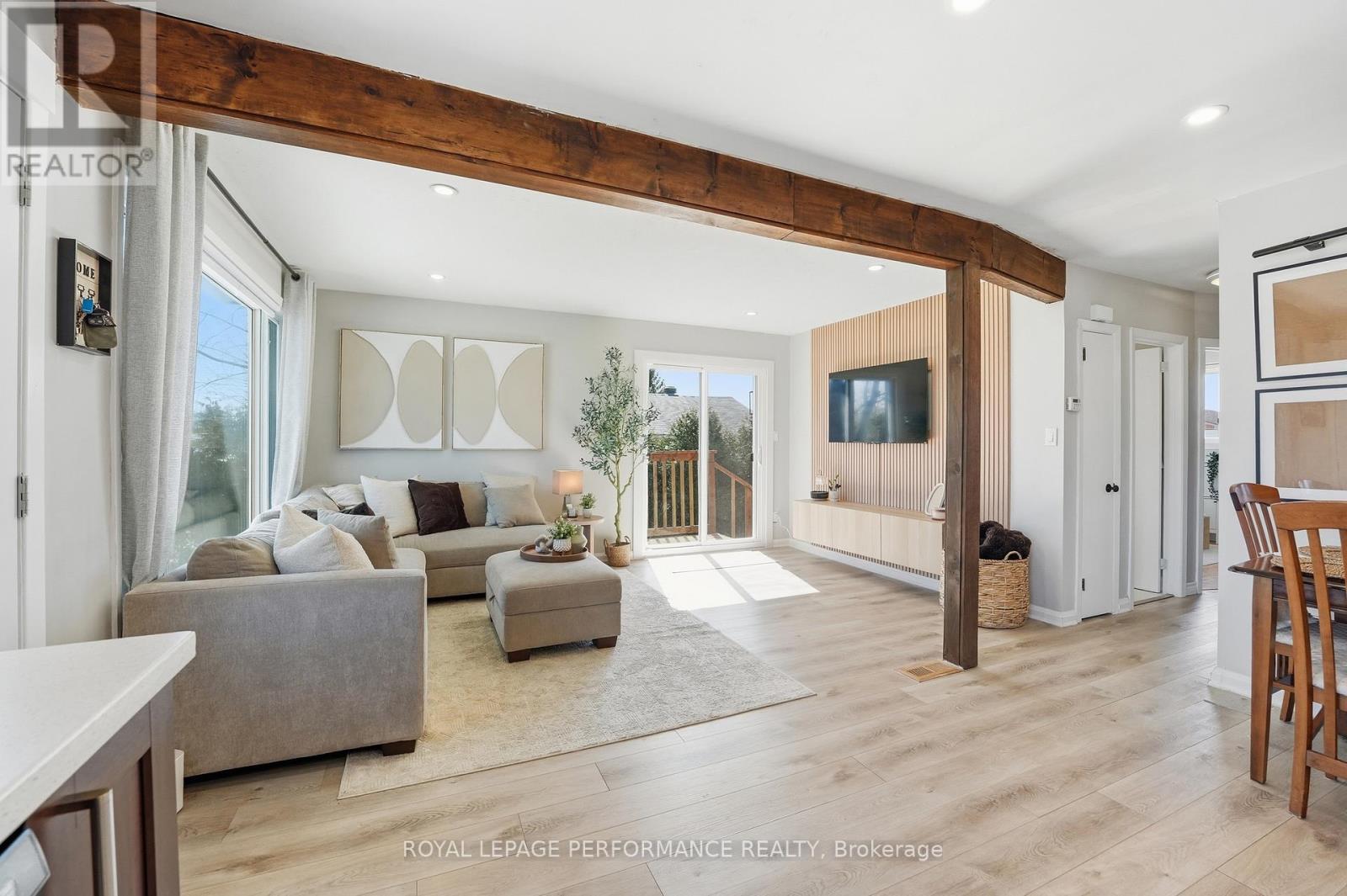 990 Laviolette Street