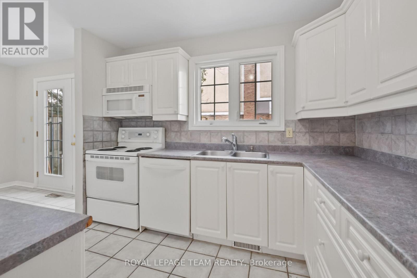 87 - 386 Kintyre Private