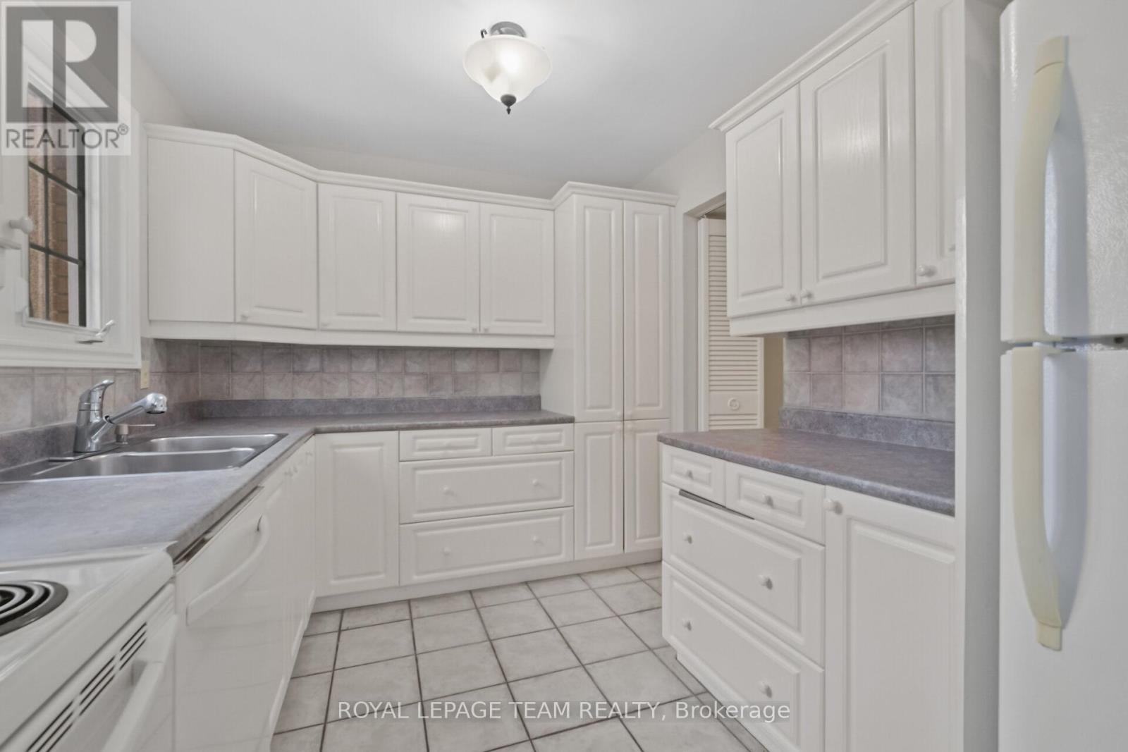 87 - 386 Kintyre Private