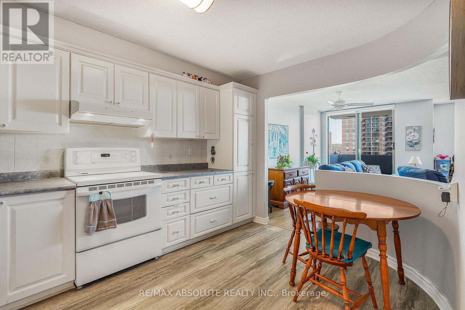 607 - 200 Lafontaine Avenue