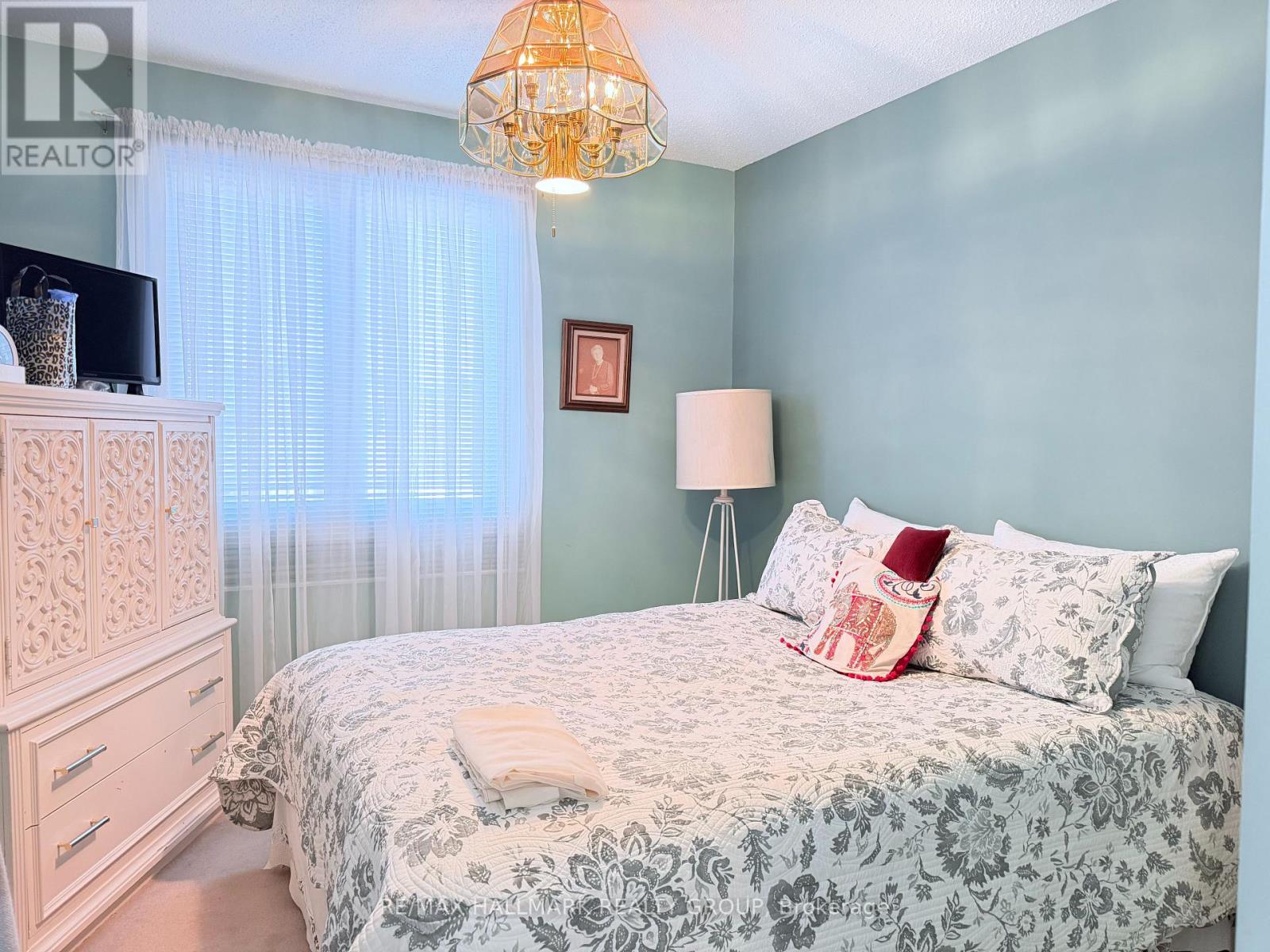 8 - 837 Eastvale Drive