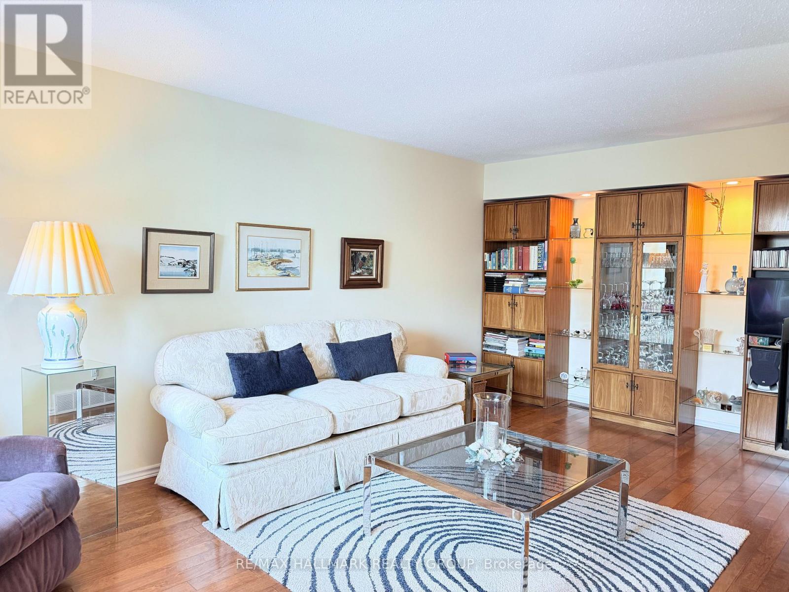 8 - 837 Eastvale Drive