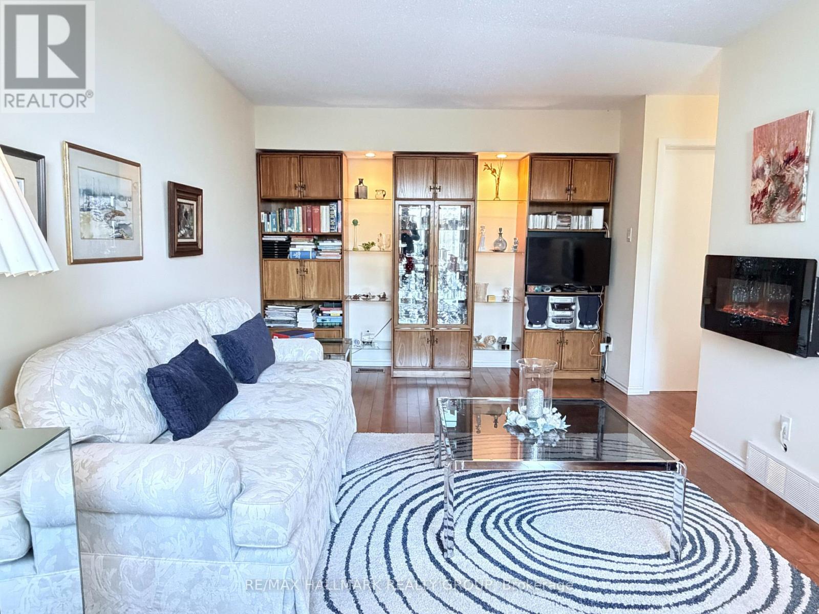 8 - 837 Eastvale Drive