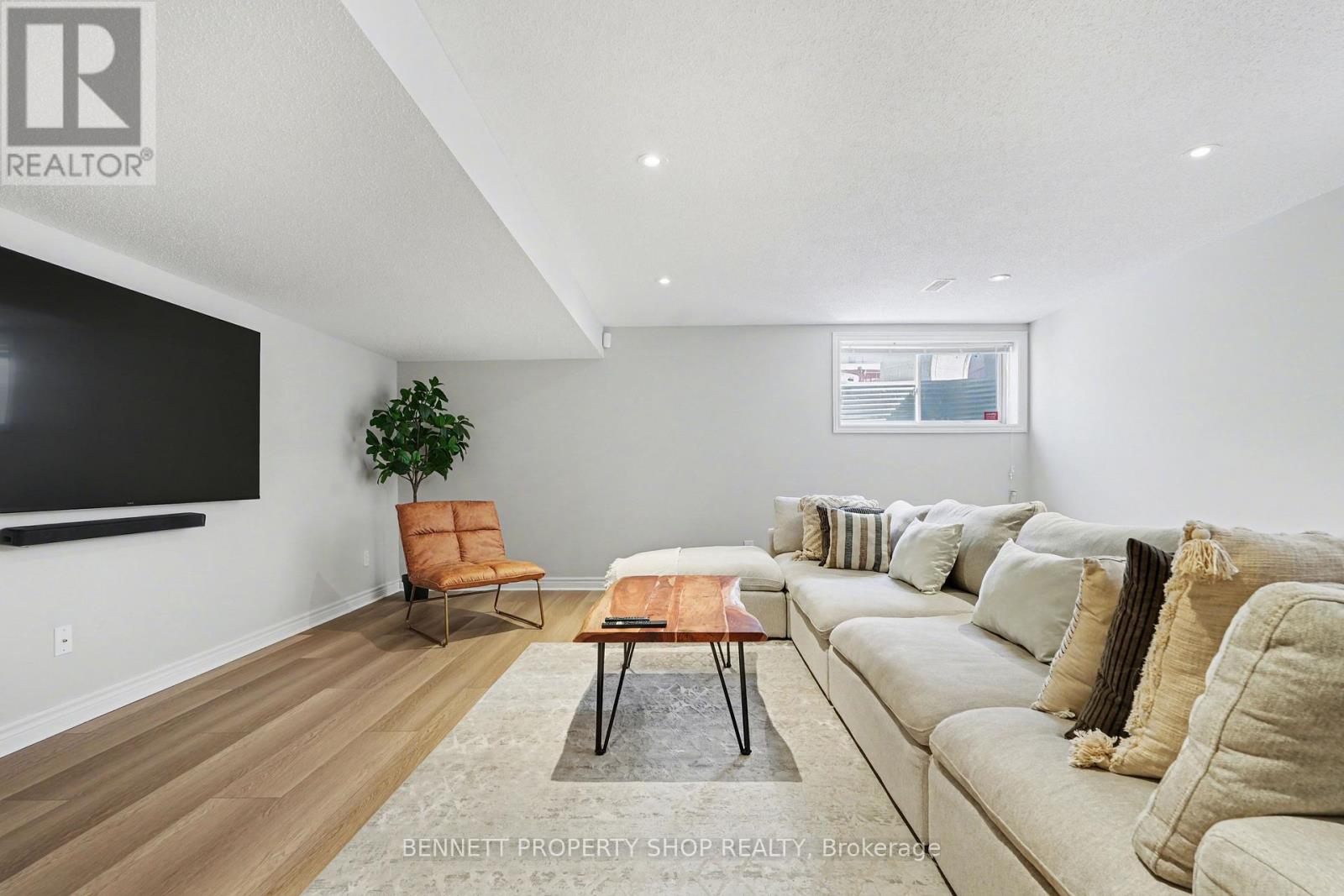 554 Stargazer Crescent