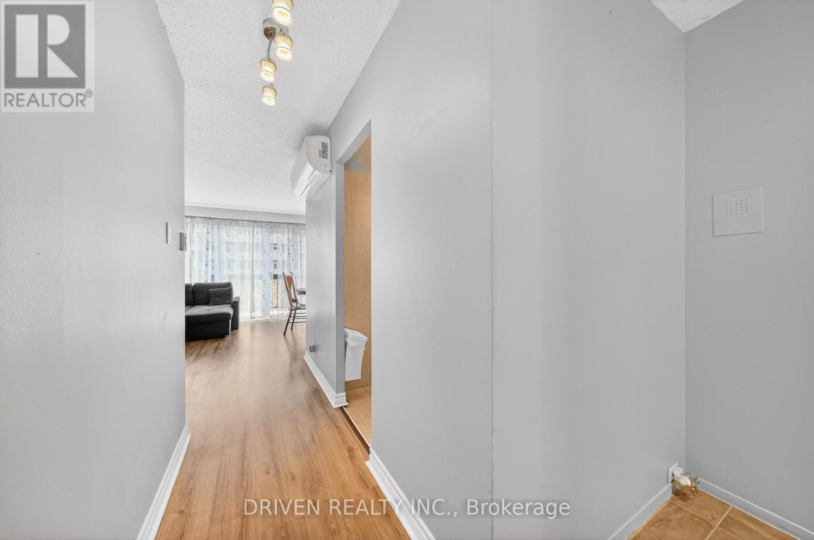 404 - 158 A Mcarthur Avenue