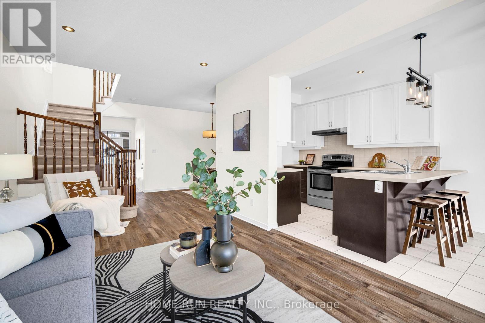 636 Pamplona Private