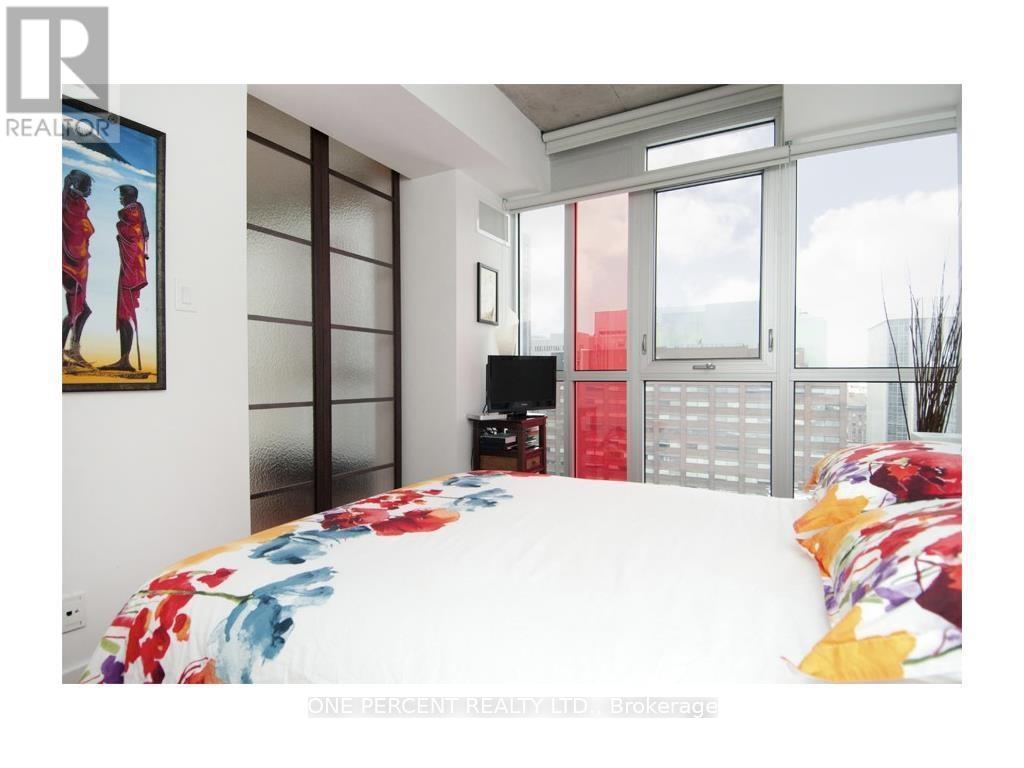 1208 - 324 Laurier Avenue W