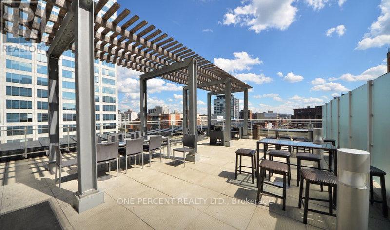 1208 - 324 Laurier Avenue W