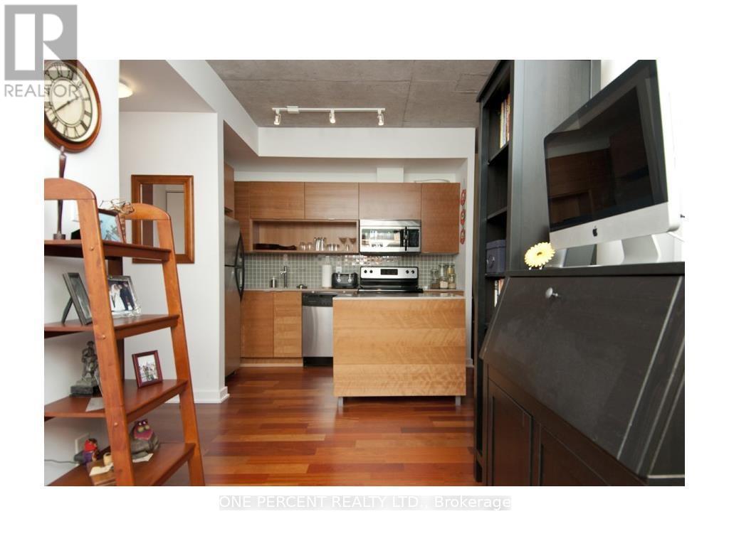 1208 - 324 Laurier Avenue W