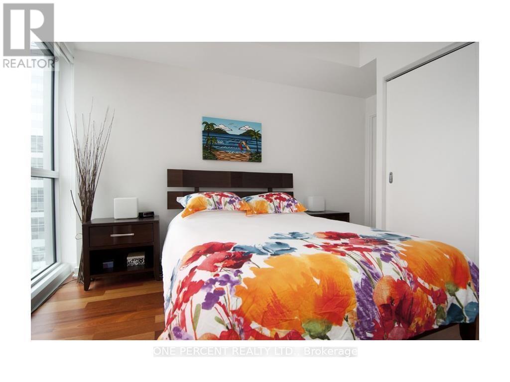 1208 - 324 Laurier Avenue W