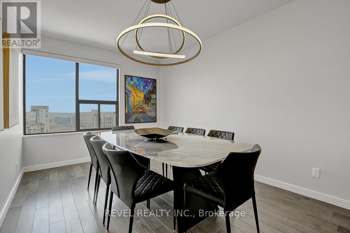 2101 - 556 Laurier Avenue W