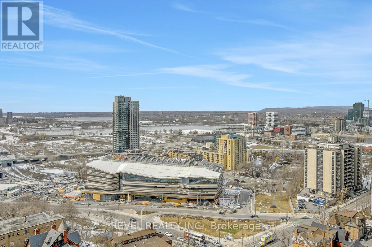 2101 - 556 Laurier Avenue W