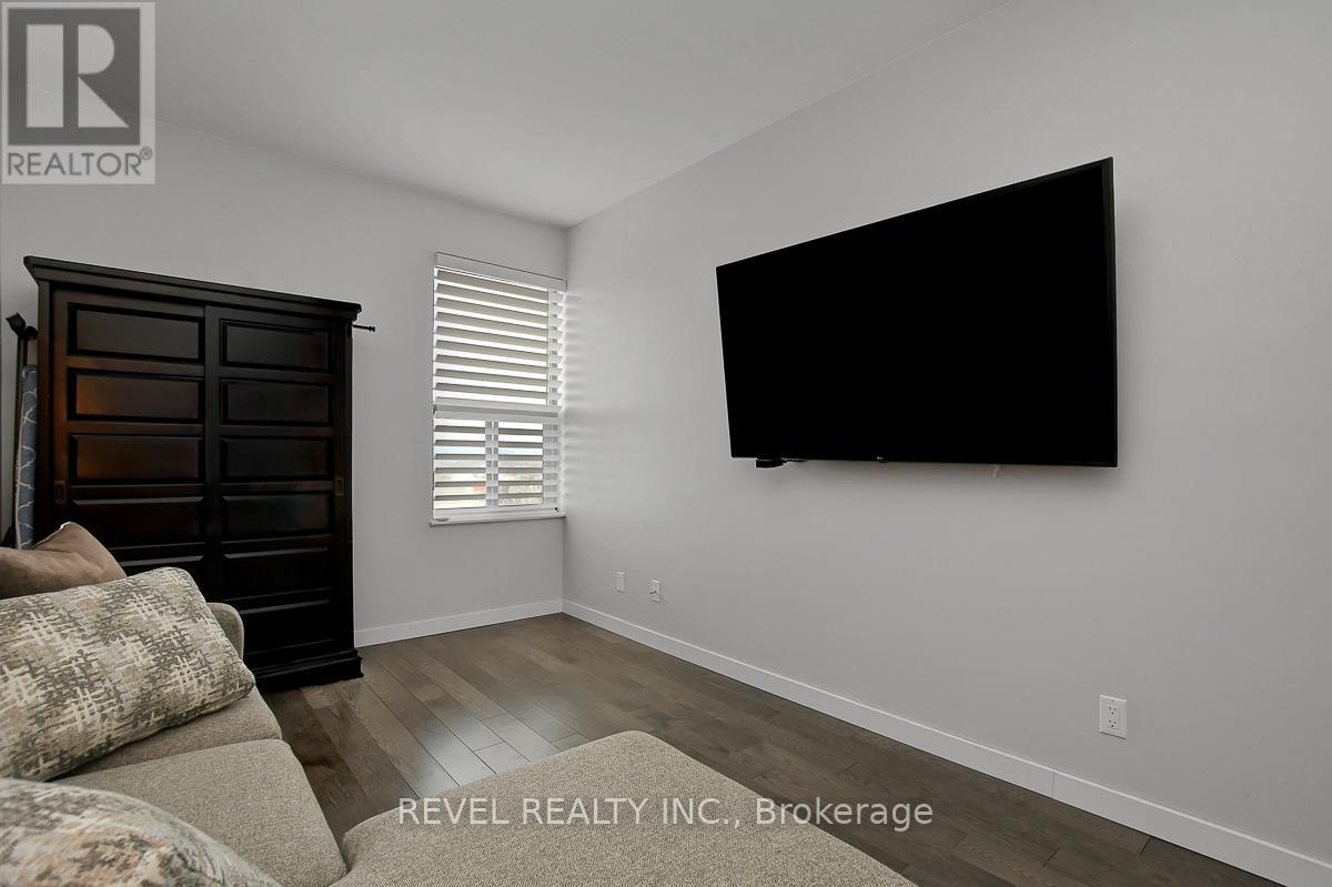 2101 - 556 Laurier Avenue W