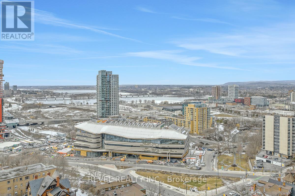 2101 - 556 Laurier Avenue W