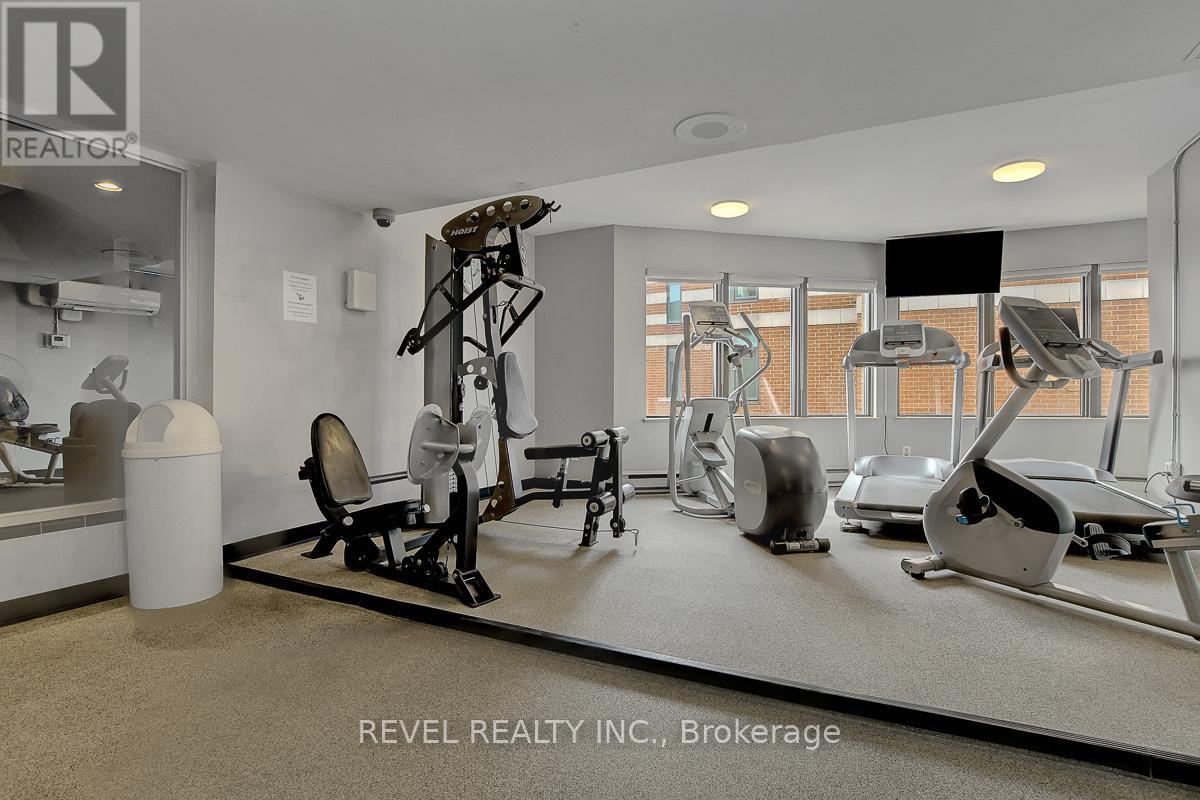 2101 - 556 Laurier Avenue W