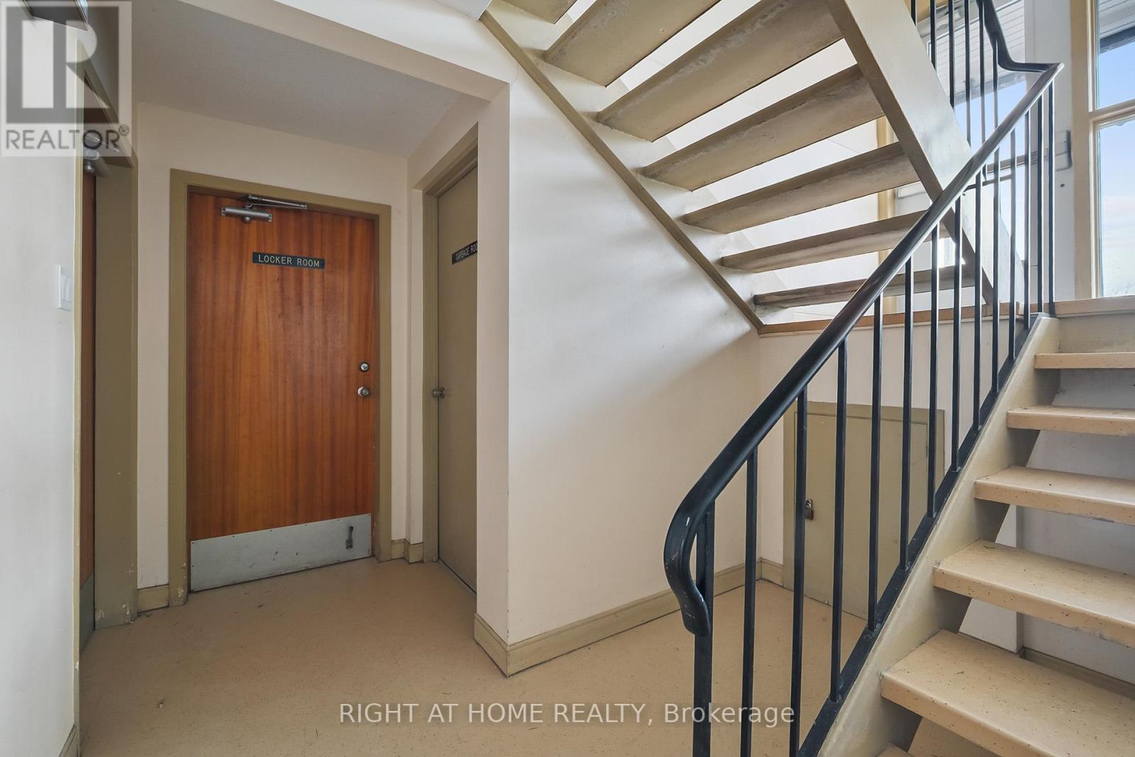 11 - 898 Elmsmere Road