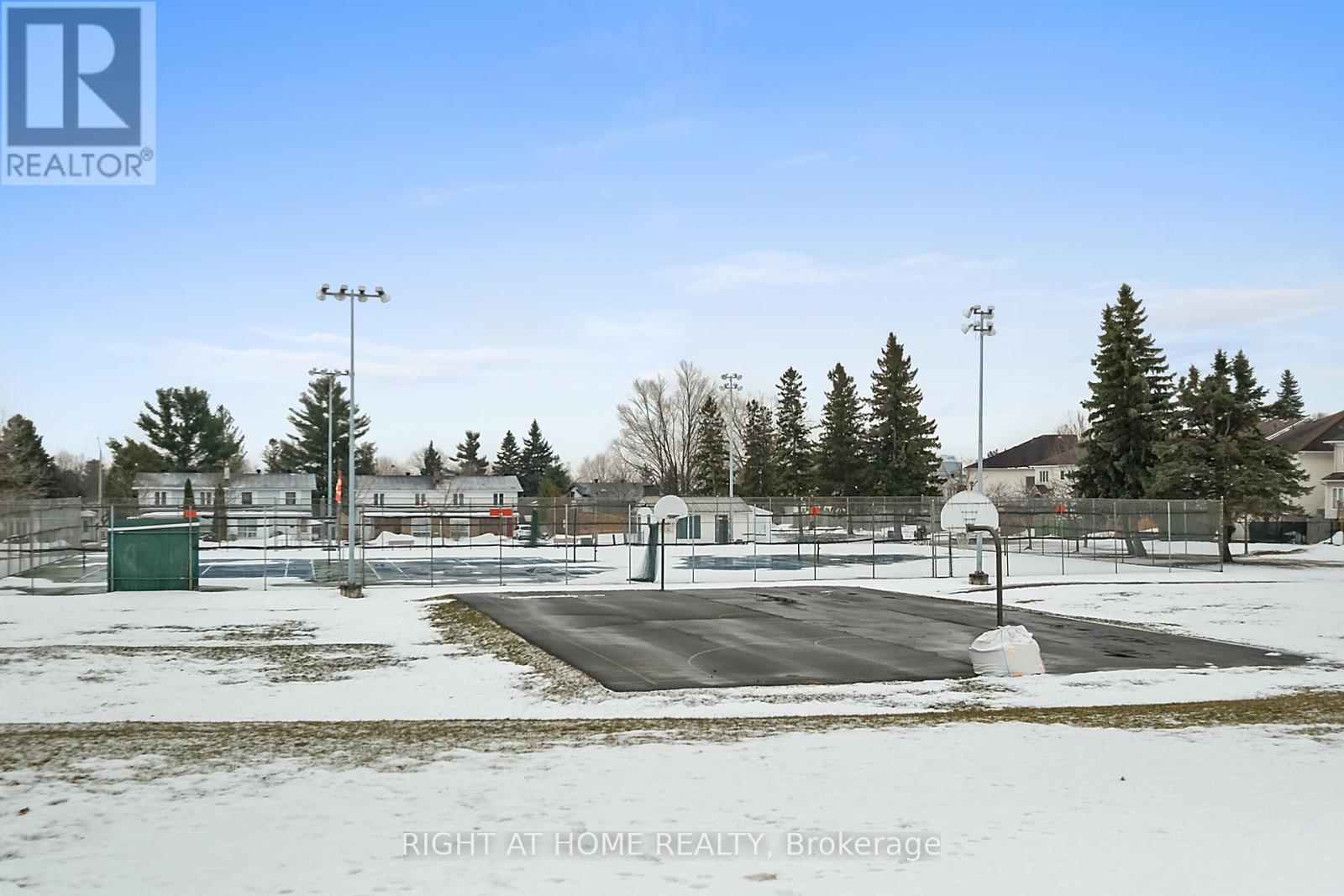 11 - 898 Elmsmere Road