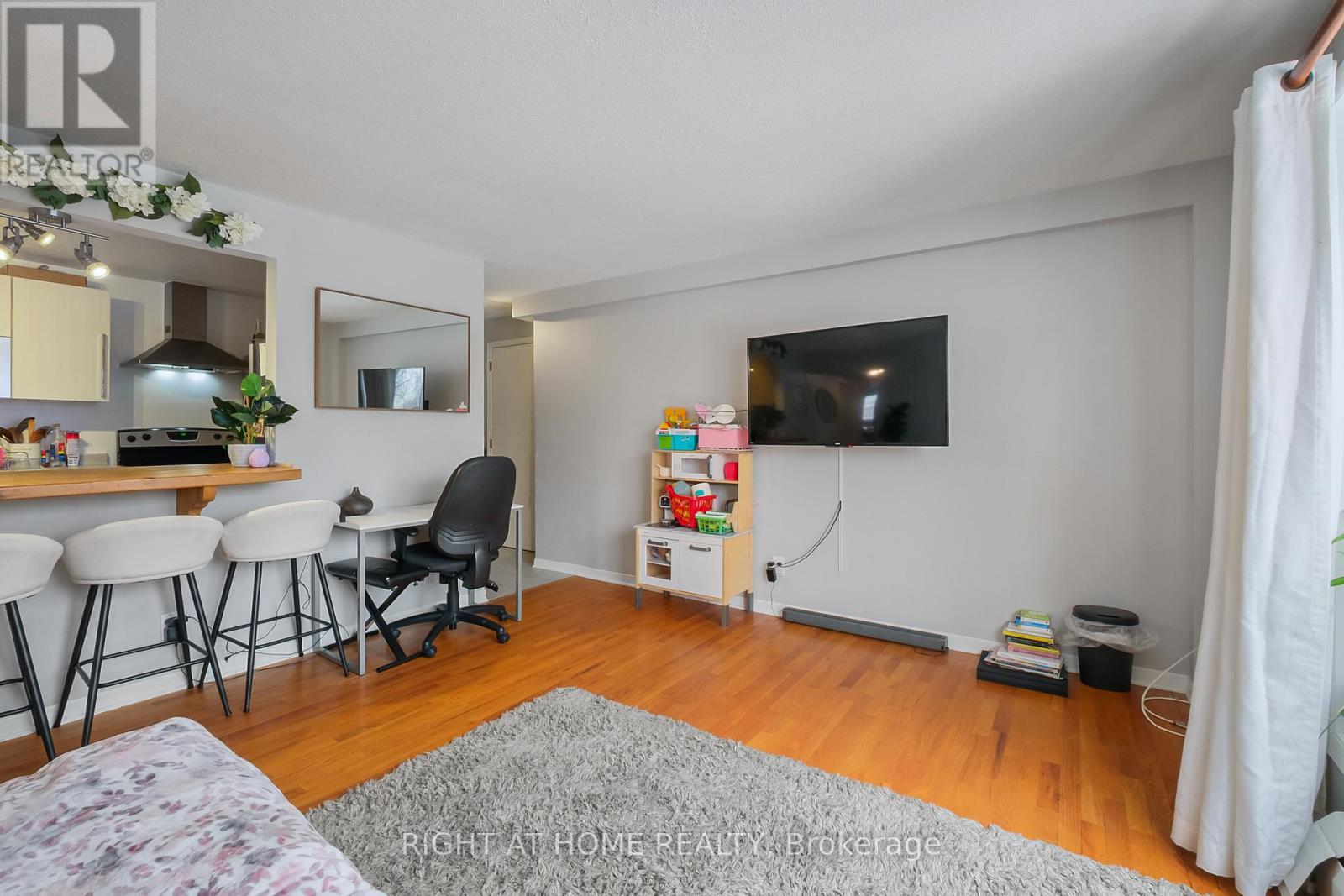 11 - 898 Elmsmere Road