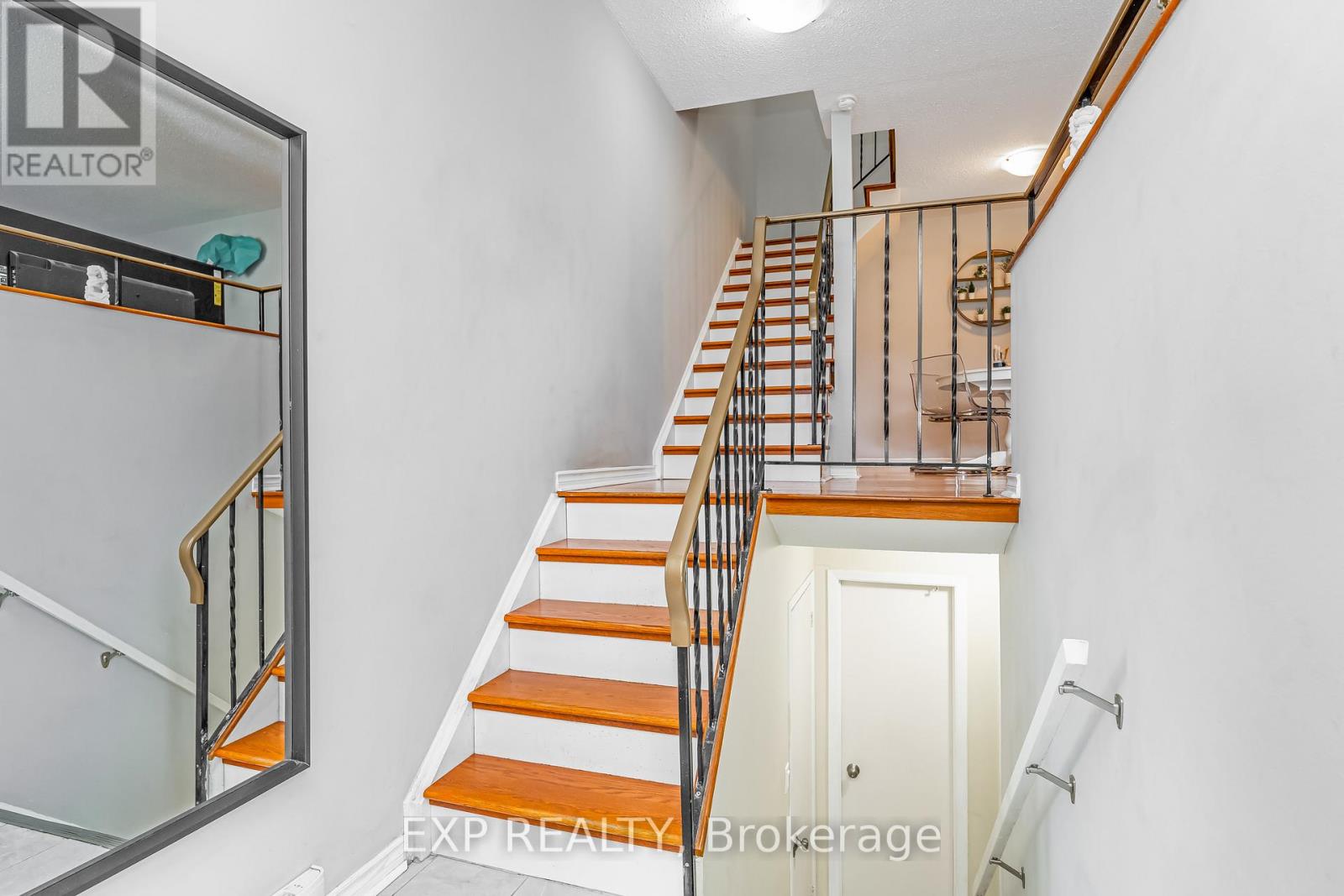 12 - 2610 Draper Avenue