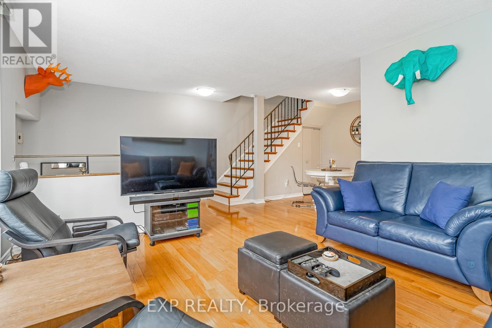 12 - 2610 Draper Avenue