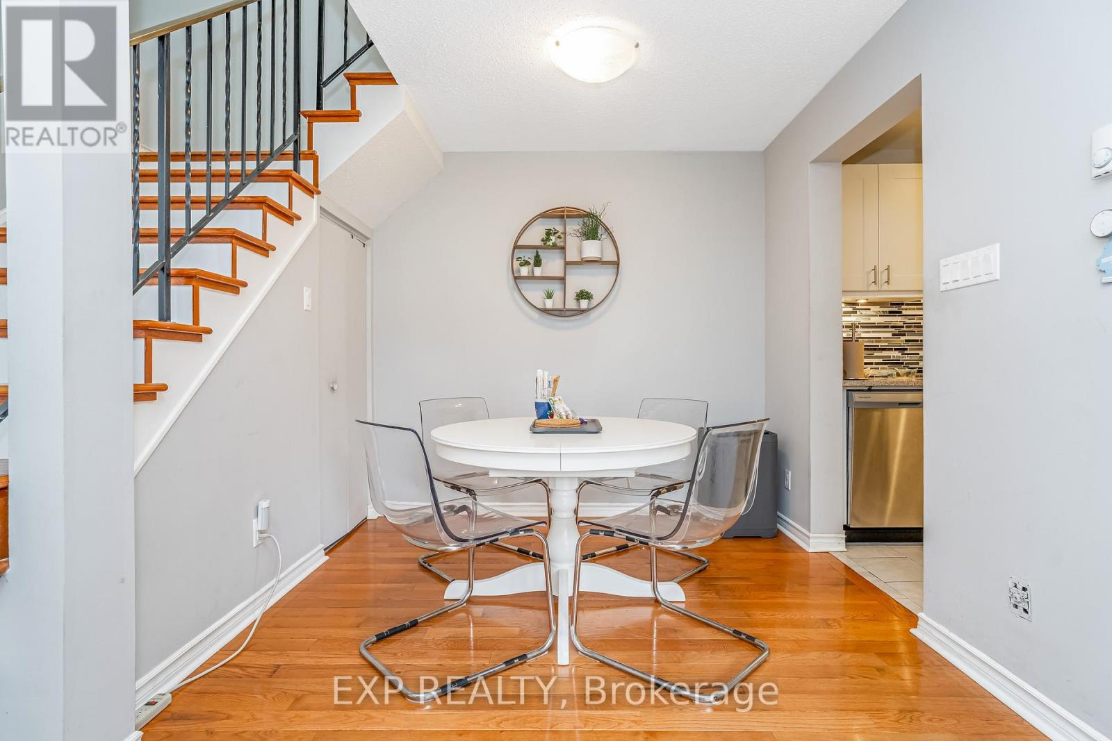 12 - 2610 Draper Avenue