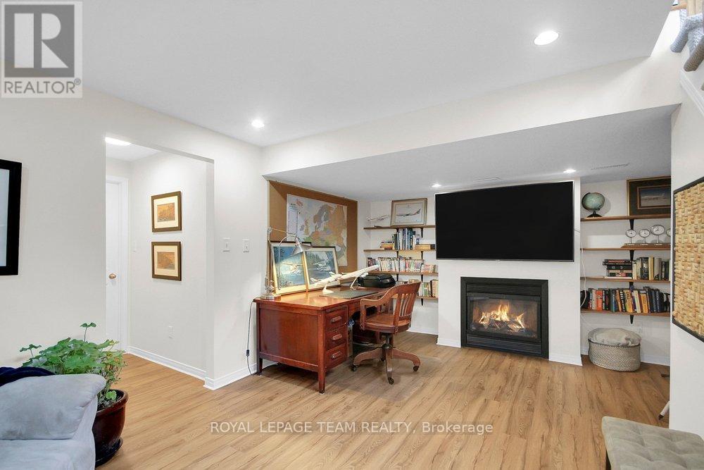 19 Fieldberry Private