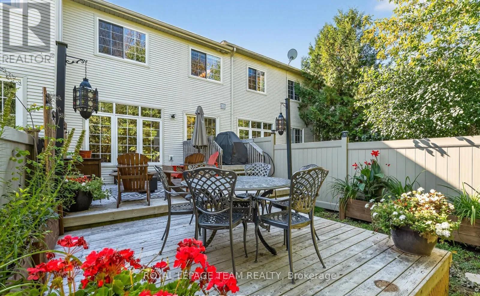 19 Fieldberry Private