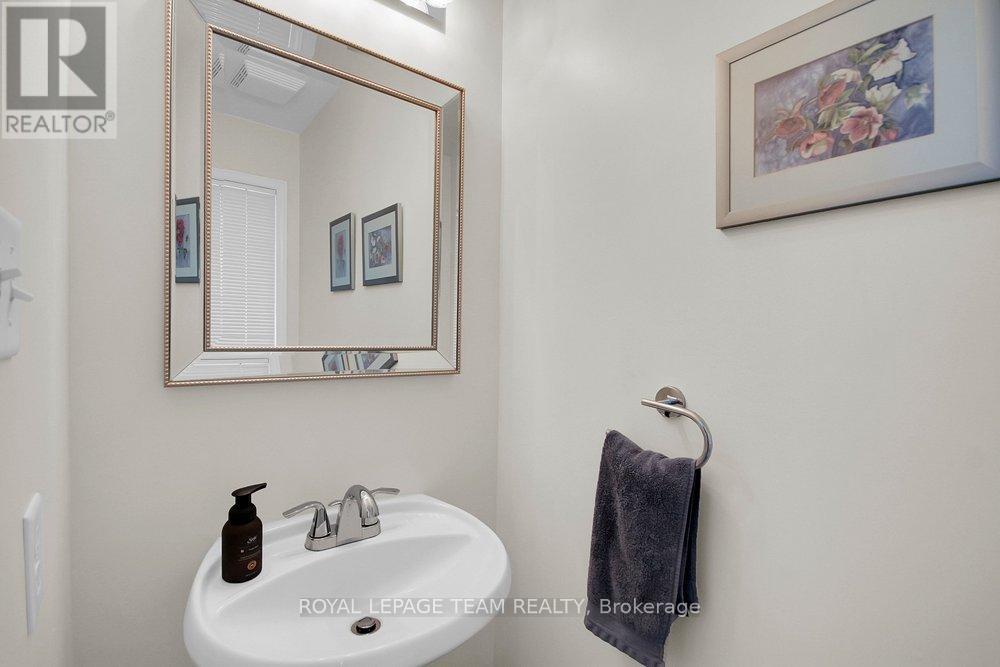 19 Fieldberry Private