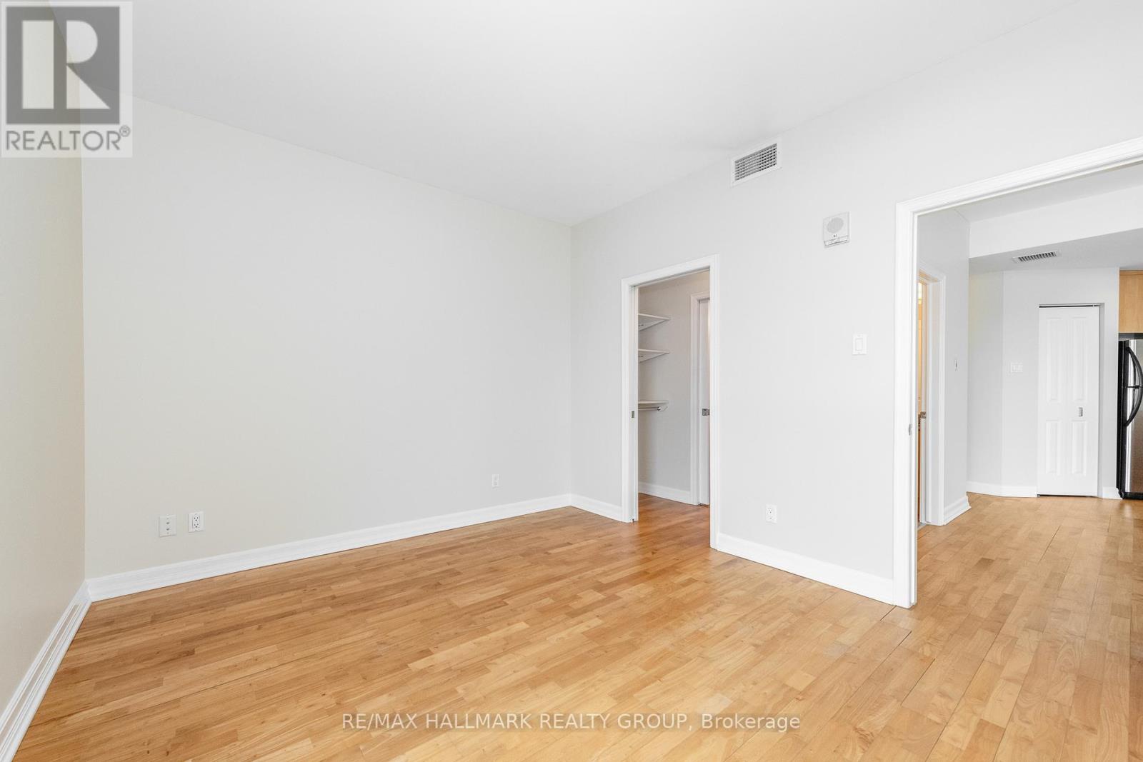 702 - 1227 Wellington Street W