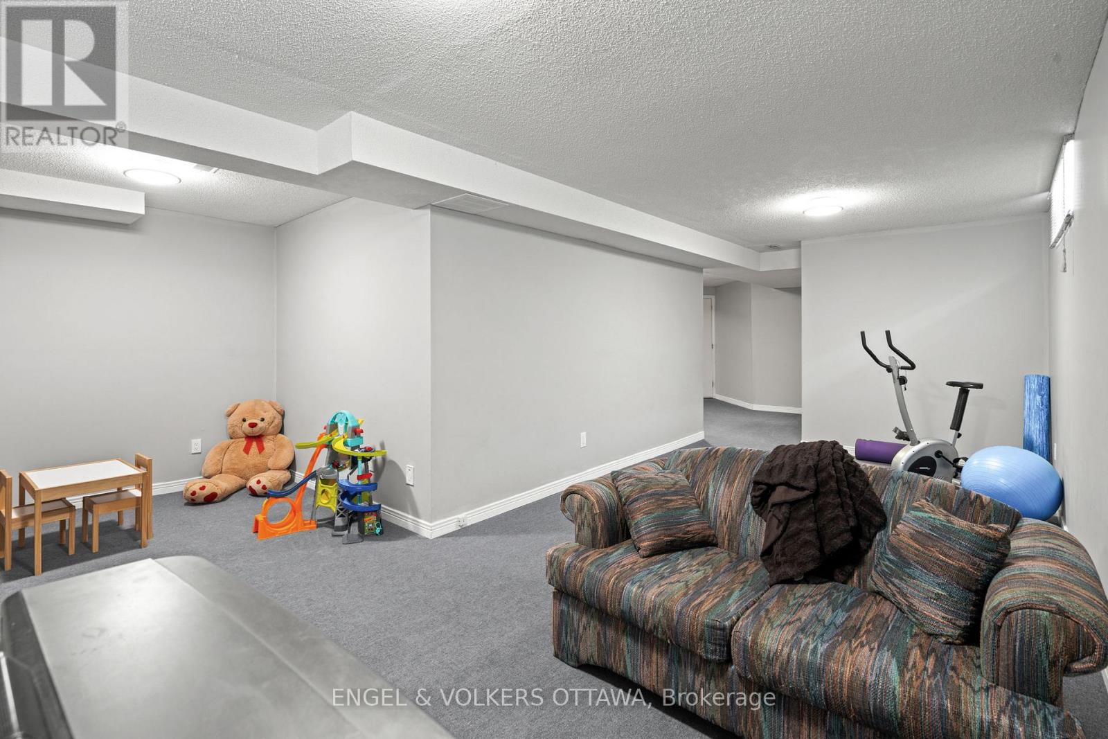 17 Hunterswood Crescent