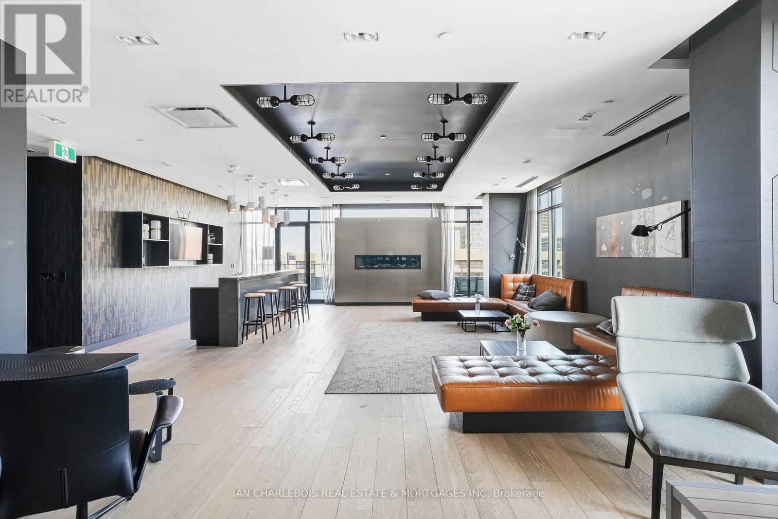 1701 - 255 Bay Street