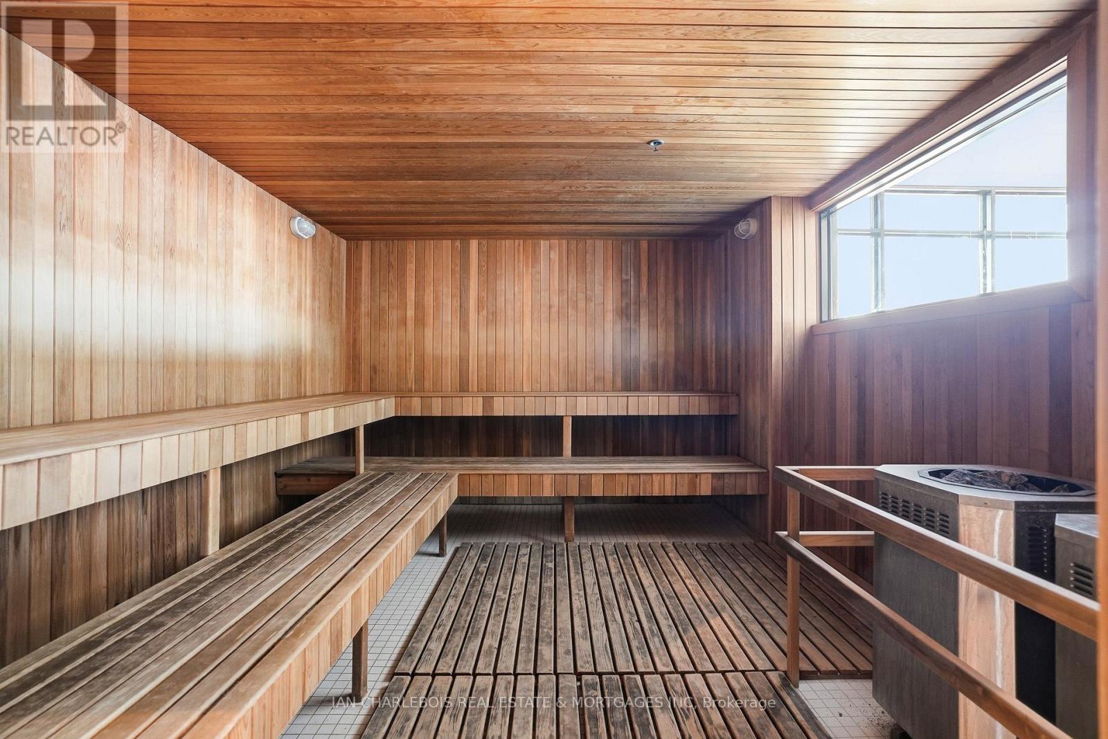 1701 - 255 Bay Street