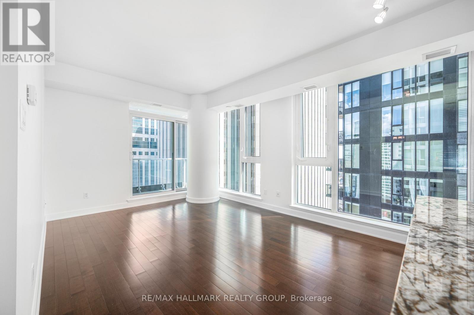 1904 - 179 Metcalfe Street