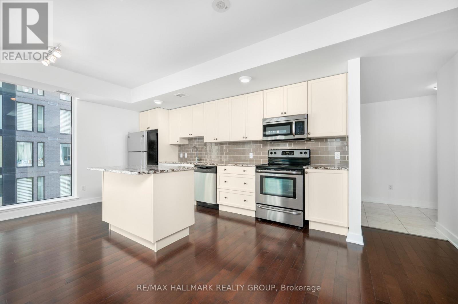 1904 - 179 Metcalfe Street