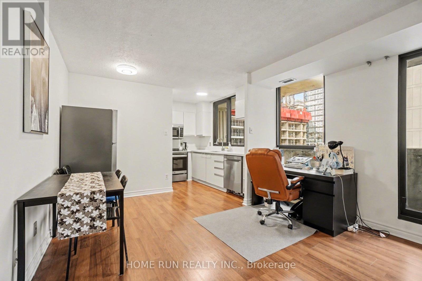 1103 - 200 Bay Street