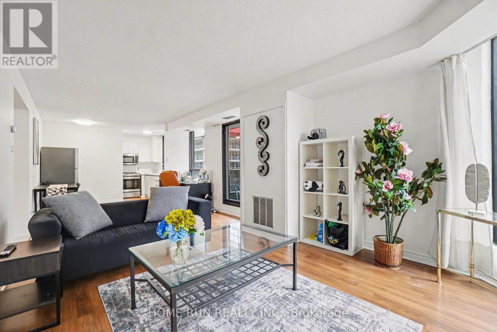 1103 - 200 Bay Street