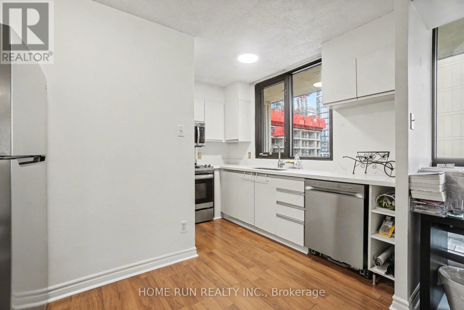 1103 - 200 Bay Street