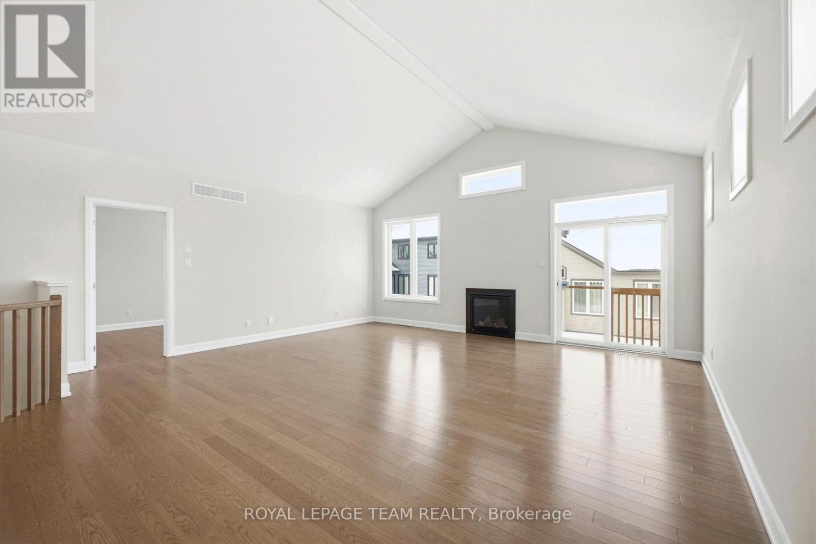 537 Swinley Crescent