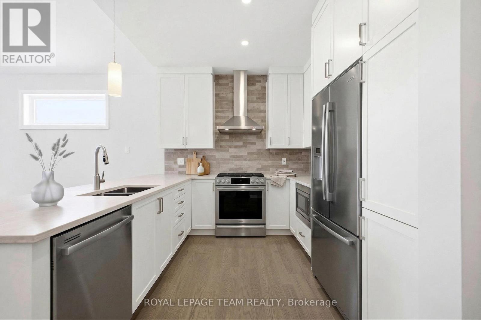 537 Swinley Crescent