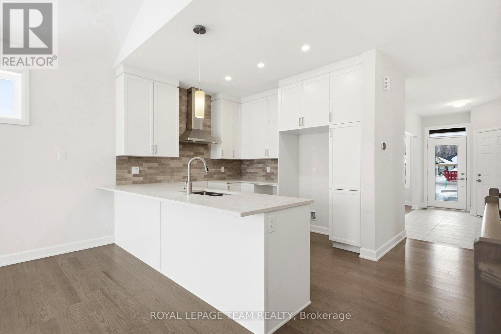 537 Swinley Crescent