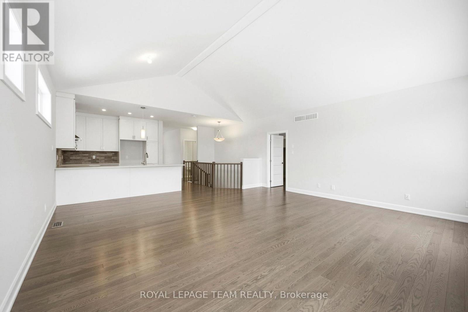 537 Swinley Crescent