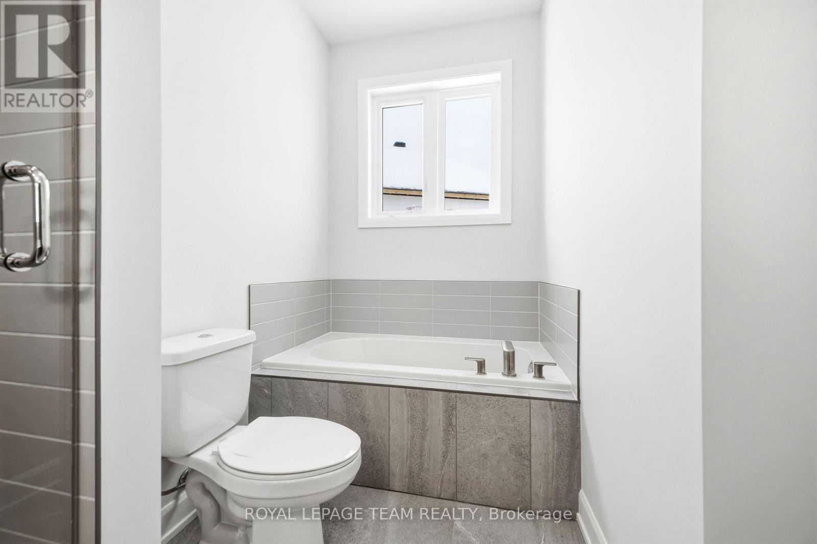 537 Swinley Crescent